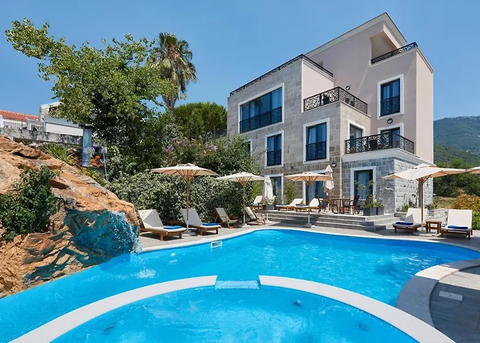 Moderna Luxury Apartments With Heated Pool
