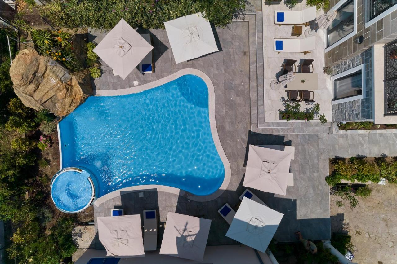 Moderna Luxury With Heated Pool