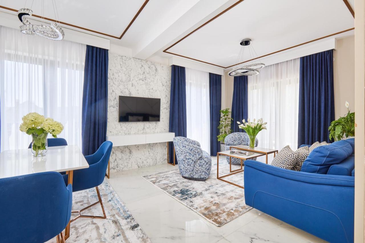 Moderna Luxury With Heated Pool Apartment