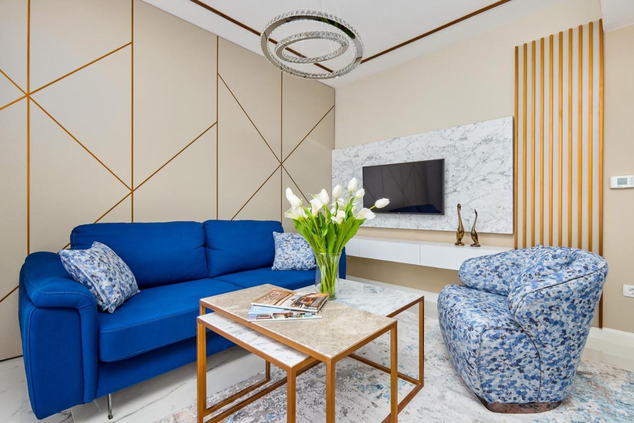 Moderna Luxury With Heated Pool Apartment Tivat