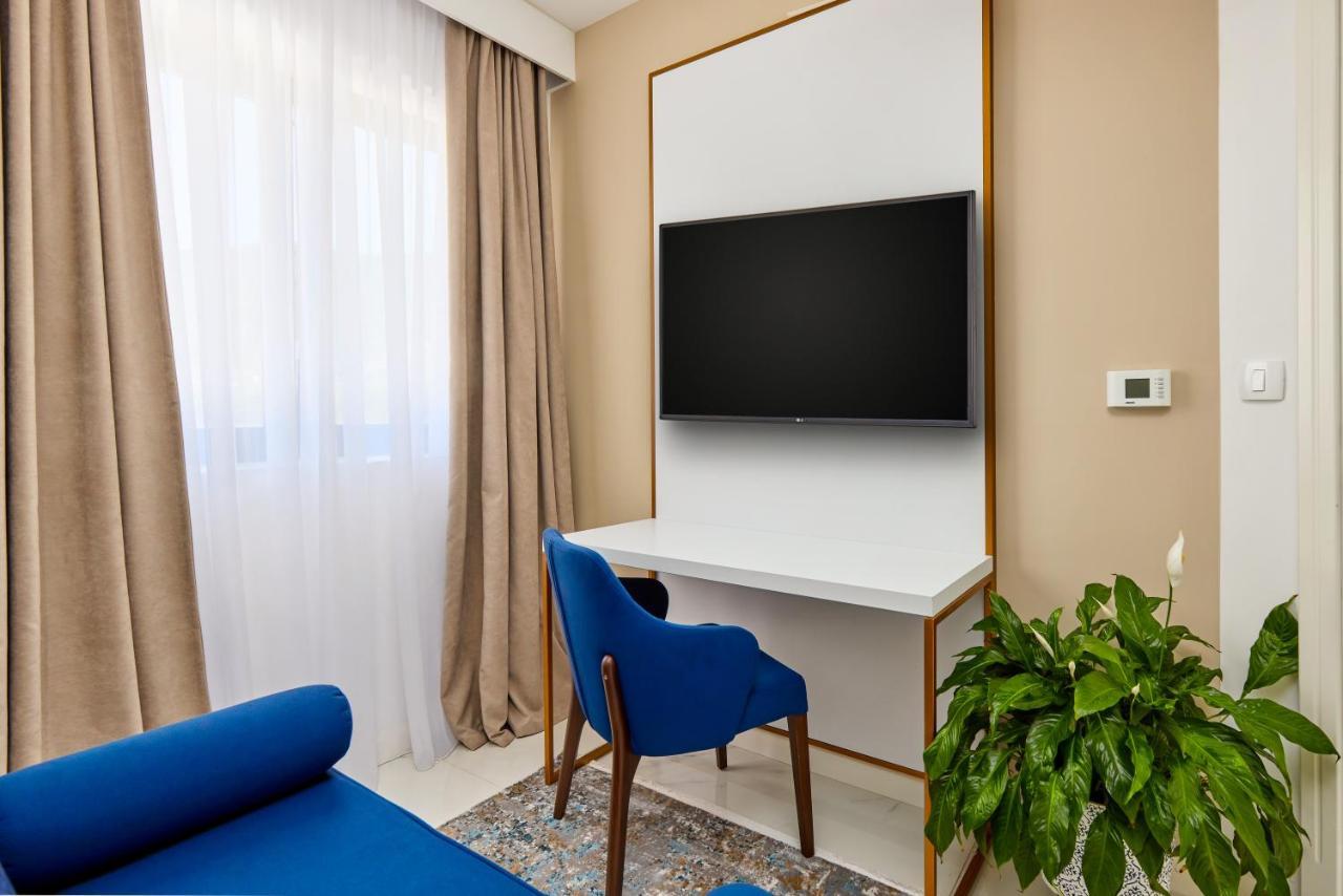 Moderna Luxury With Heated Pool *