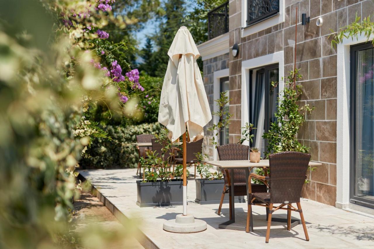 Moderna Luxury With Heated Pool Apartment