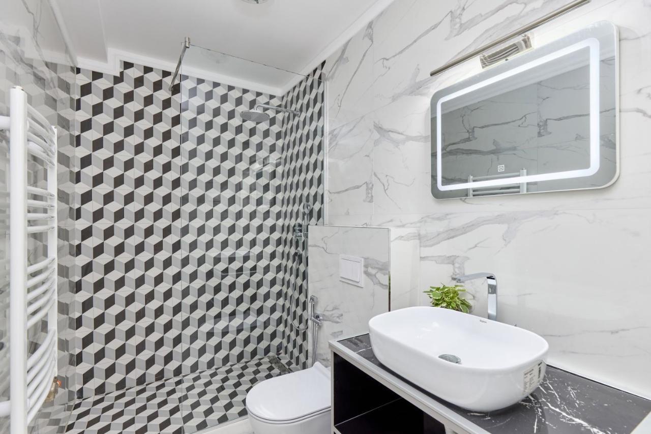 Moderna Luxury With Heated Pool