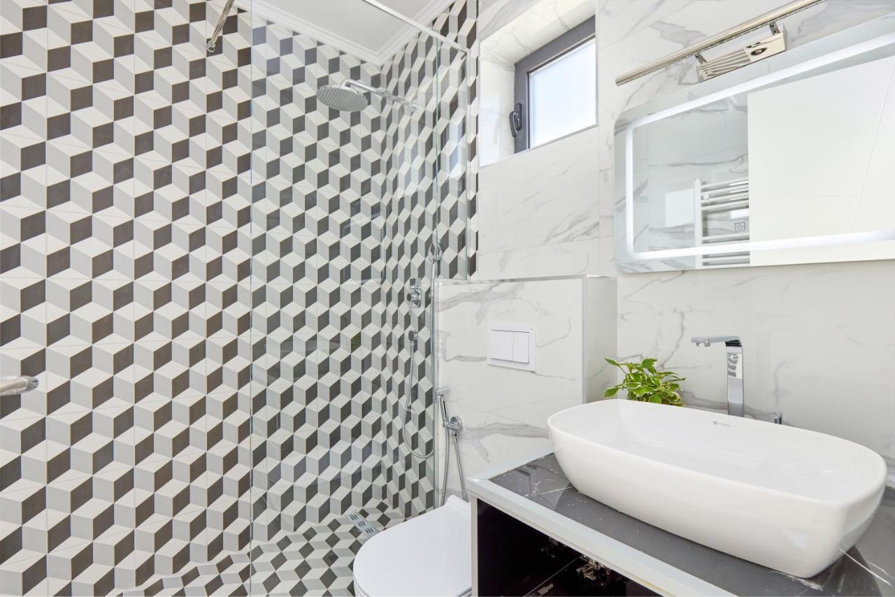 Apartment Moderna Luxury With Heated Pool Tivat