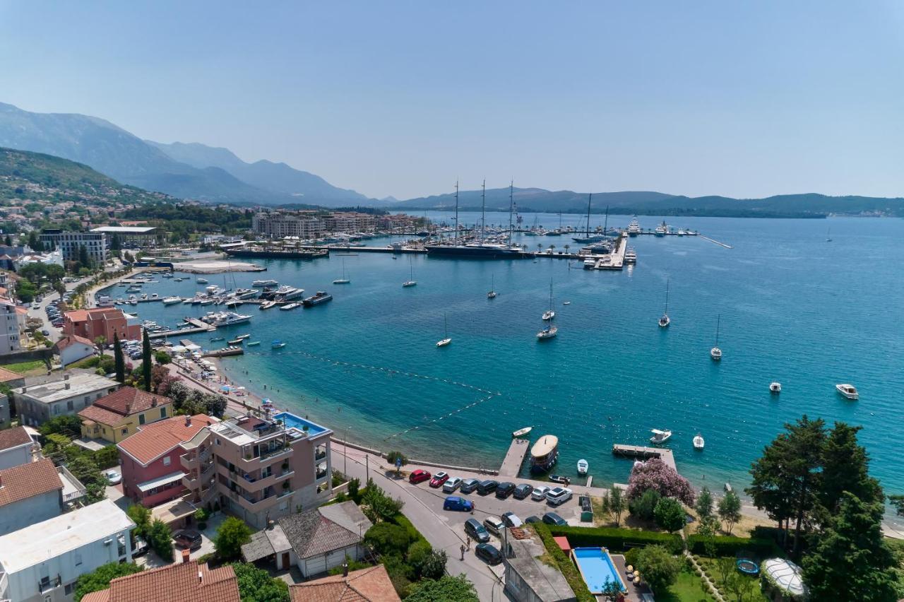 Moderna Luxury With Heated Pool Apartment *
