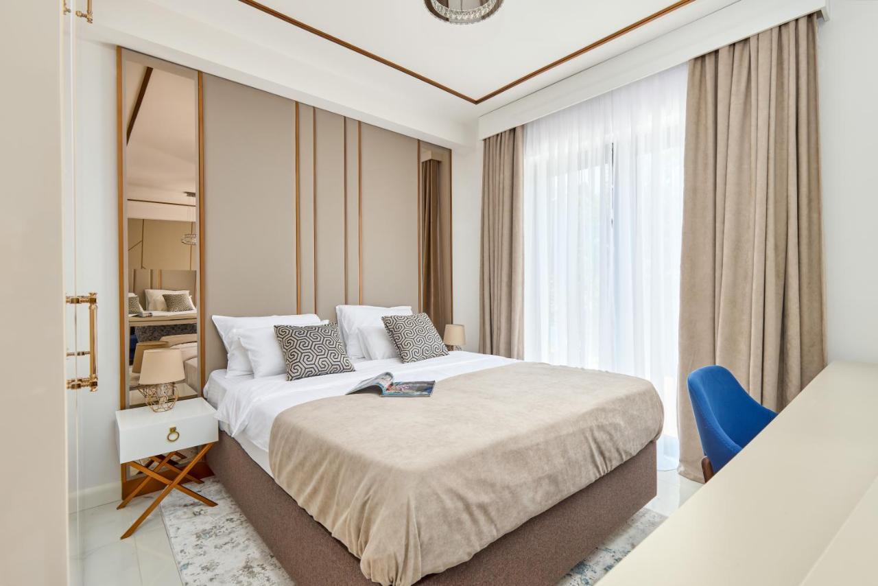 Moderna Luxury With Heated Pool Apartment Tivat