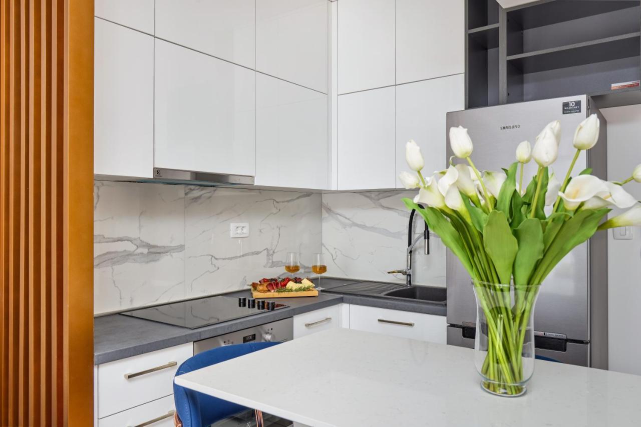 Moderna Luxury With Heated Pool Apartment Tivat
