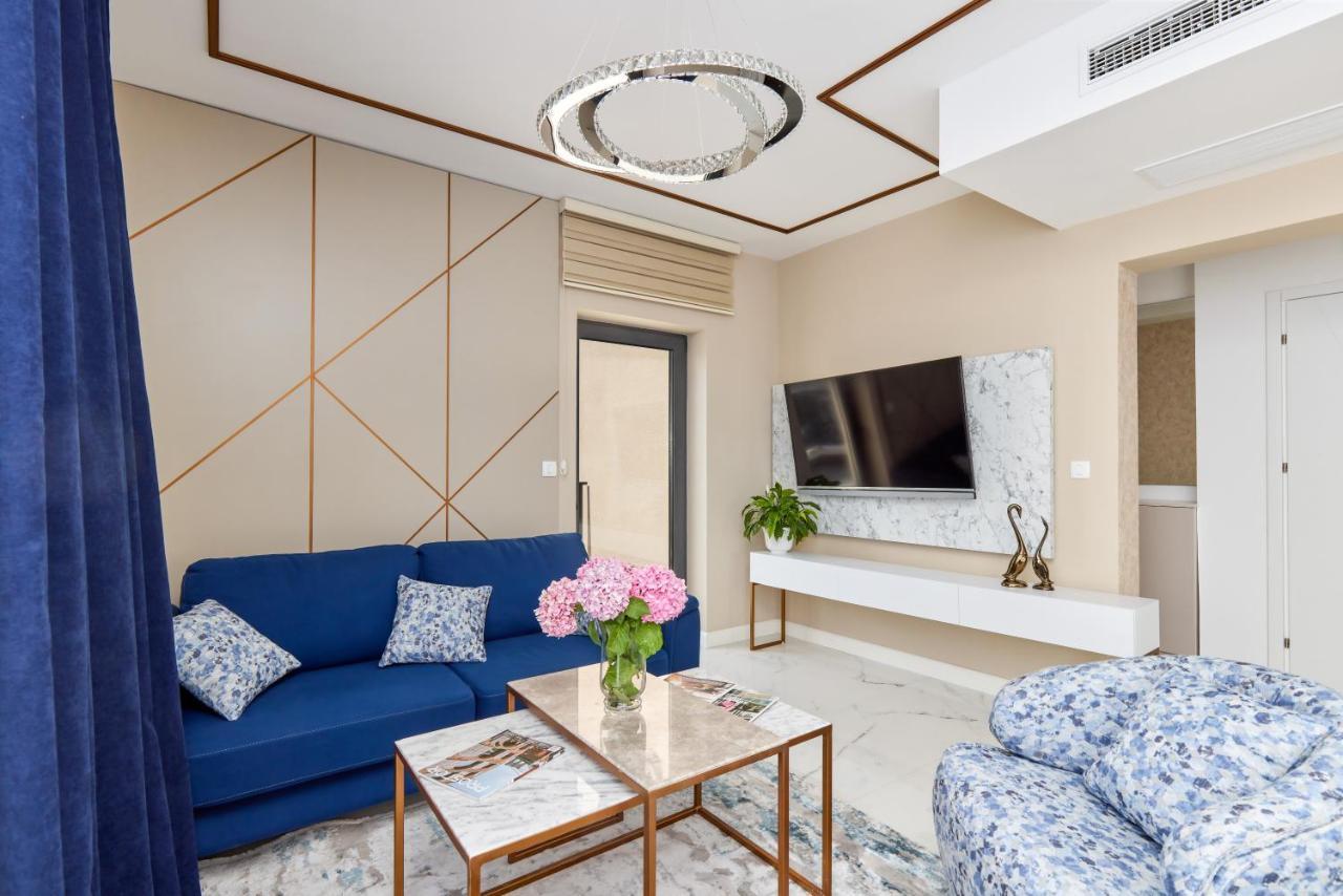 Moderna Luxury With Heated Pool Apartment Tivat