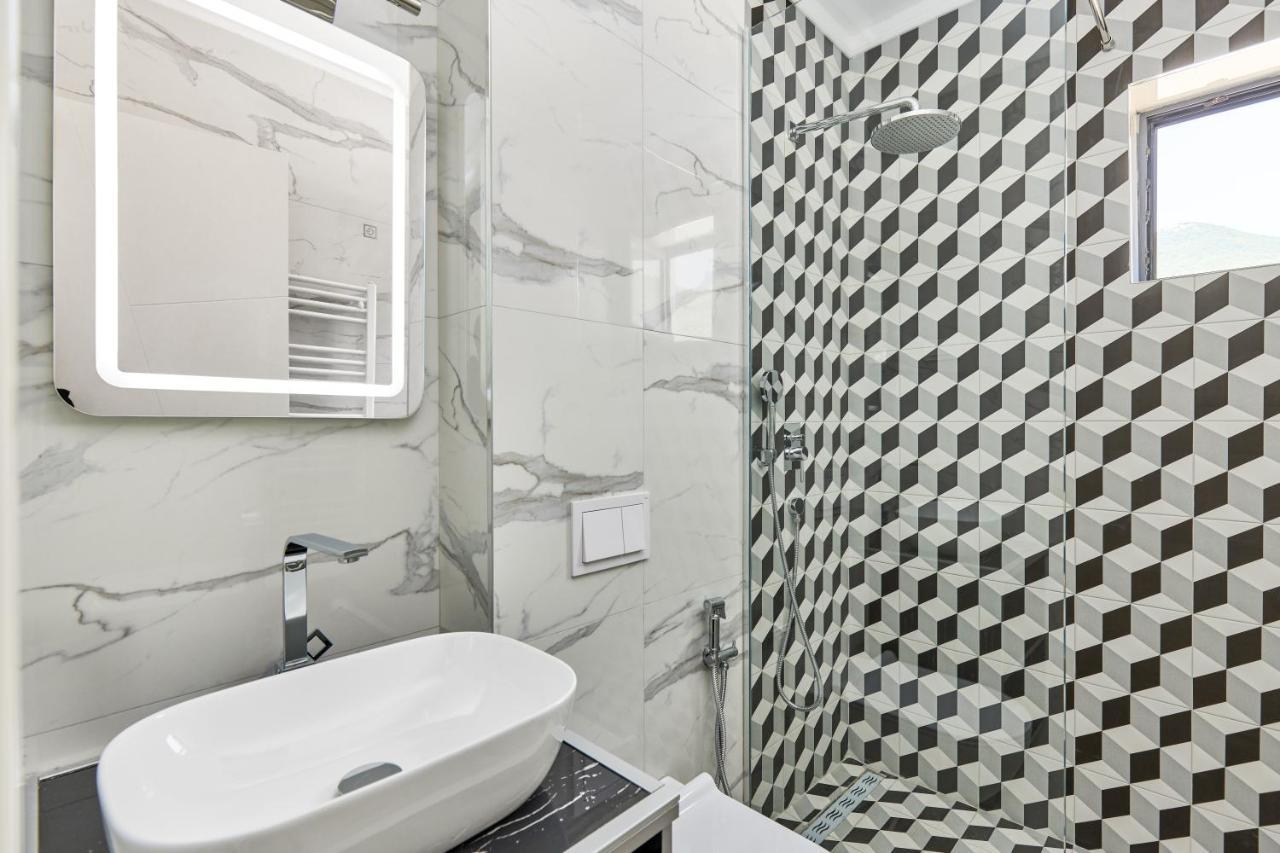 Moderna Luxury With Heated Pool