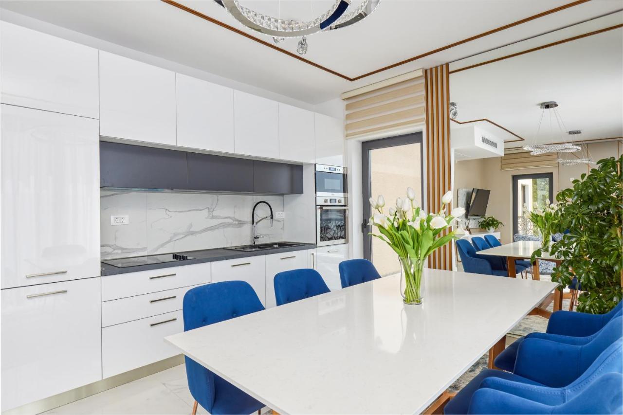 Apartment Moderna Luxury With Heated Pool Tivat
