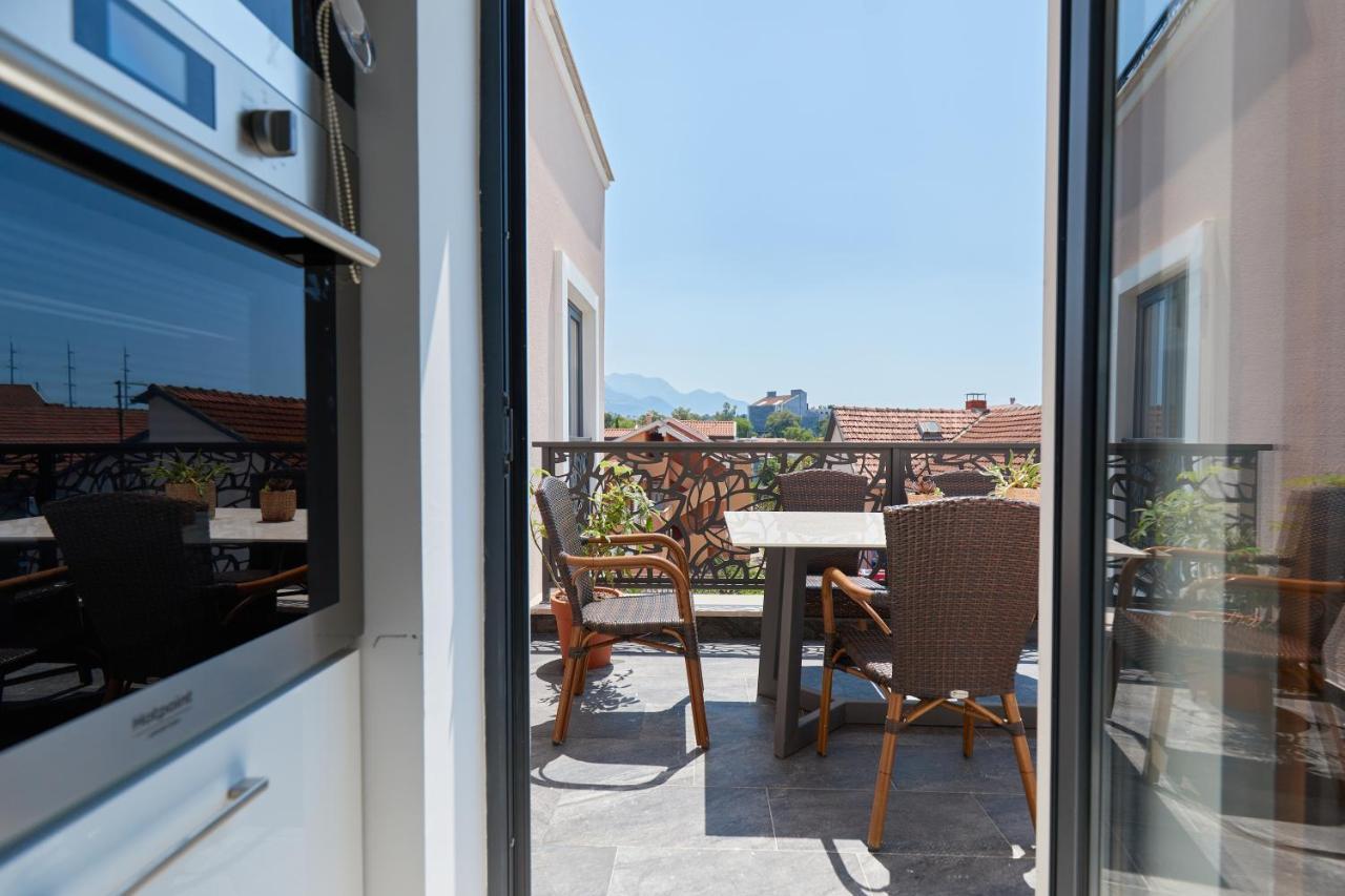 Moderna Luxury With Heated Pool Apartment
