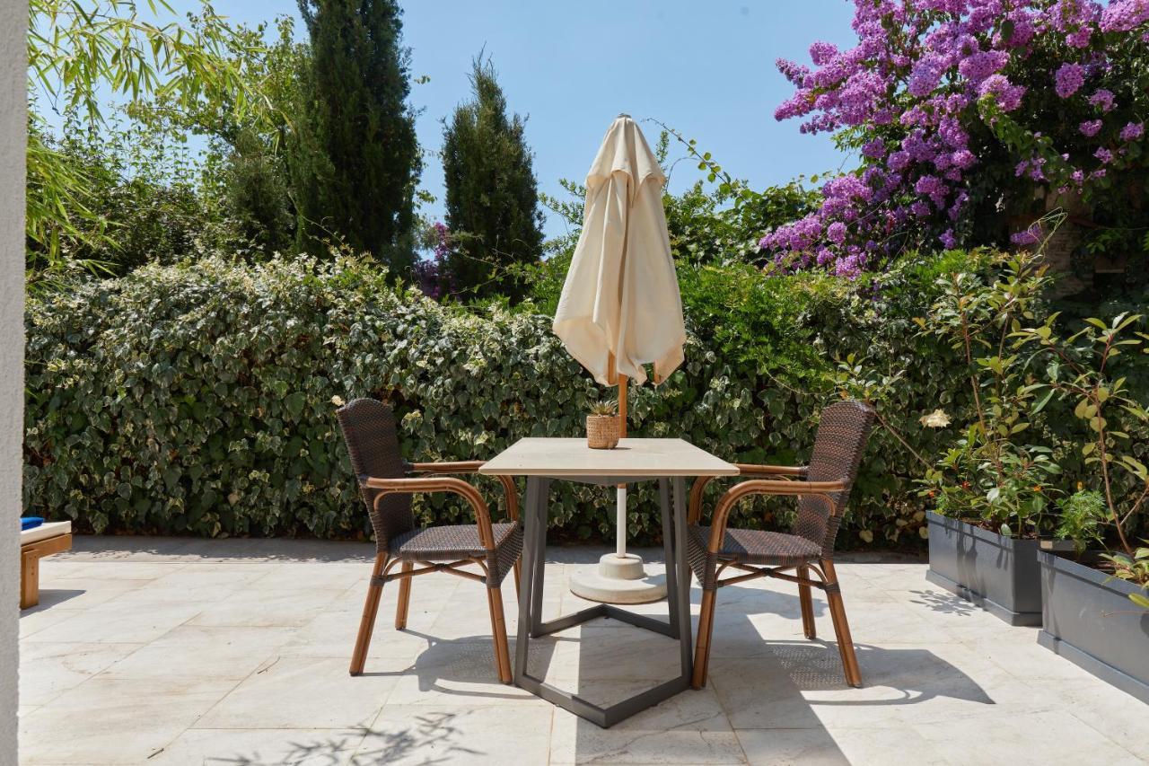 Moderna Luxury With Heated Pool Apartment *